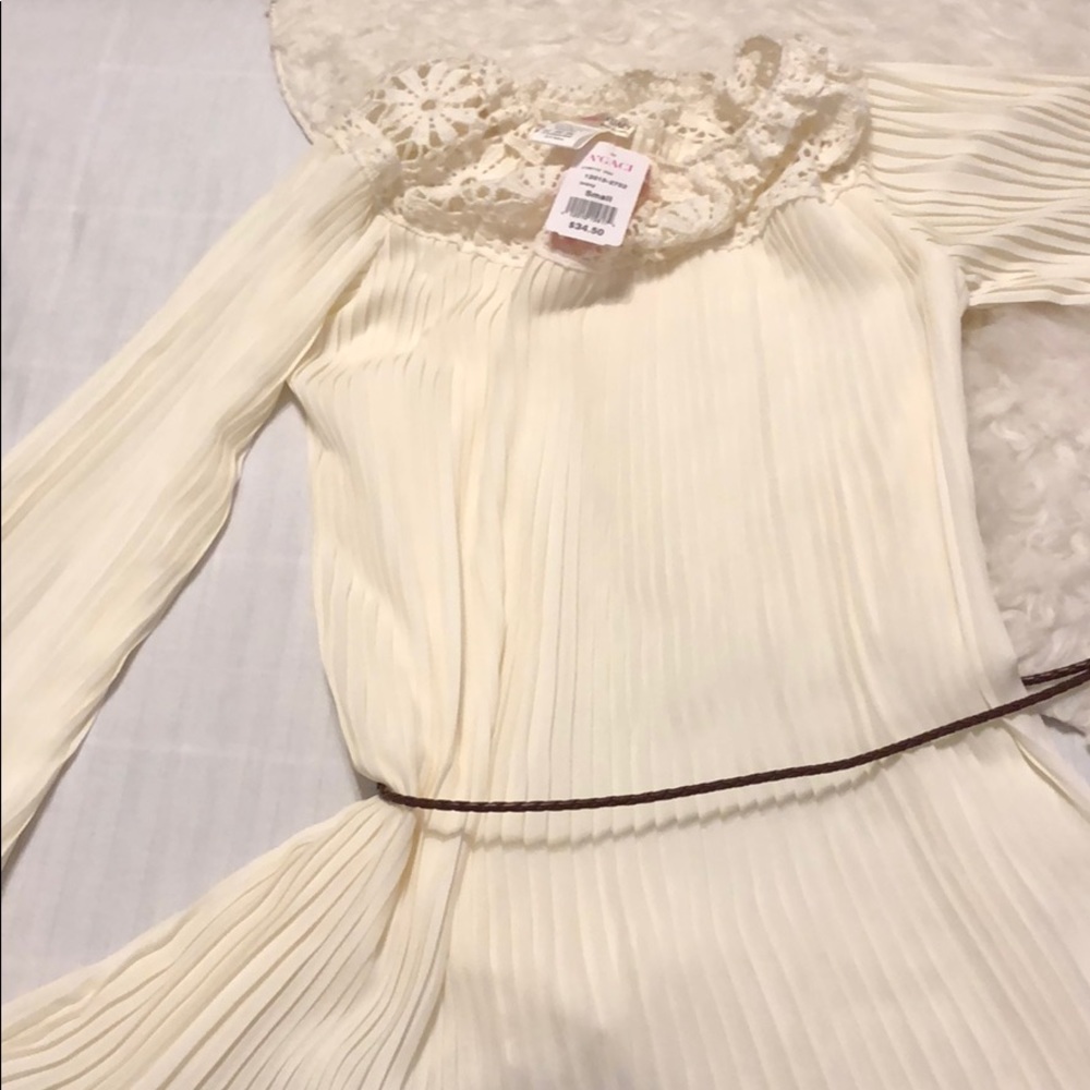 Small agaci lace bohemian dress